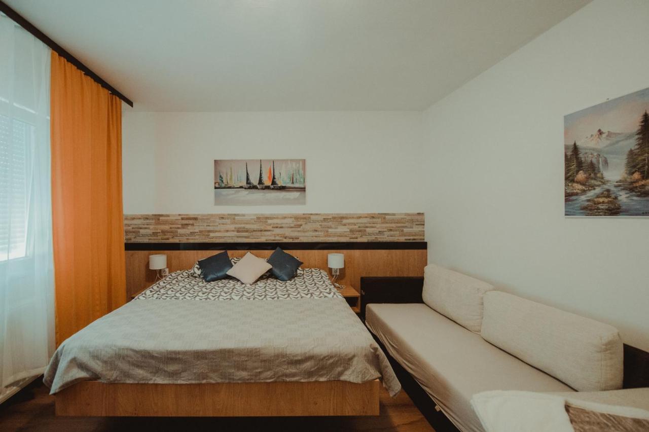 Apartman Lovric จาโกโว ภายนอก รูปภาพ