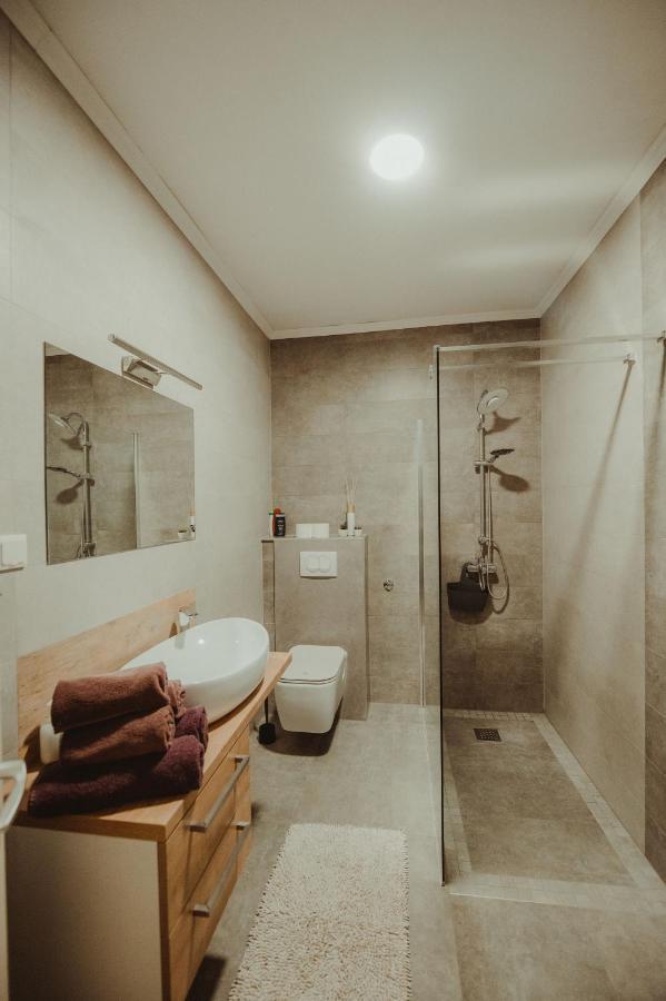 Apartman Lovric จาโกโว ภายนอก รูปภาพ