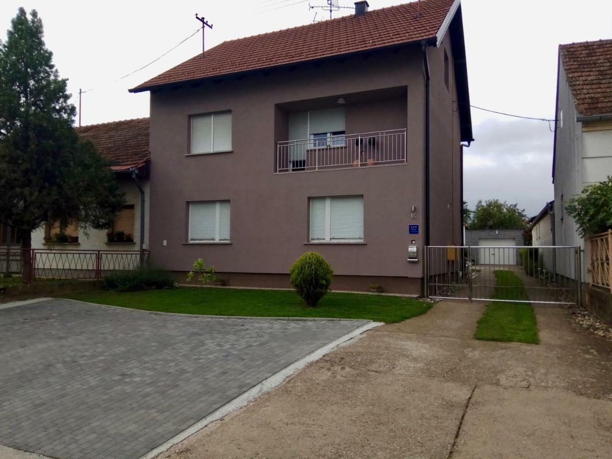Apartman Lovric จาโกโว ภายนอก รูปภาพ